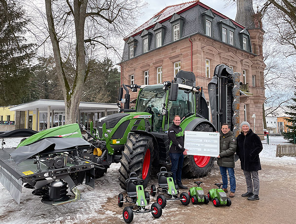 Fendt spendet an das Walburgisheim Feucht